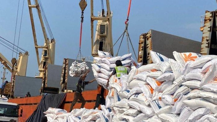 RI Impor Beras Lagi, Bapanas Singgung Nasib Petani