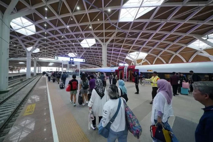 Capai 2 Juta Penumpang, Strategi Tarif Dinamis Kereta Cepat Whoosh Berjalan Sukses