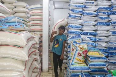 Kendalikan Harga Pasar, Bulog Jual Beras SPHP Rp 54 Ribu Per 5 Kg