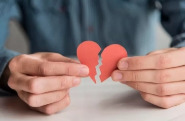 Ketahui 8 Tanda Anda Belum Sepenuhnya Move On Usai Putus Cinta, Simak dalam Daftar Berikut