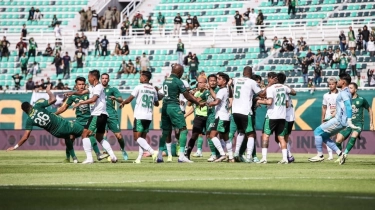 Respons PSSI Soal Tekel Keras Wahyudi Hamisi Saat Laga Persebaya vs PSS Sleman