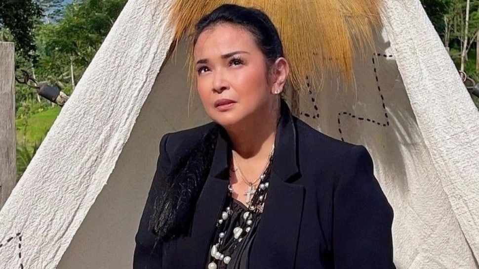Anaknya Kelewat Bucin ke Pacar, Jennifer Ipel Jengkel Berakhir Ditinggal di Bandara