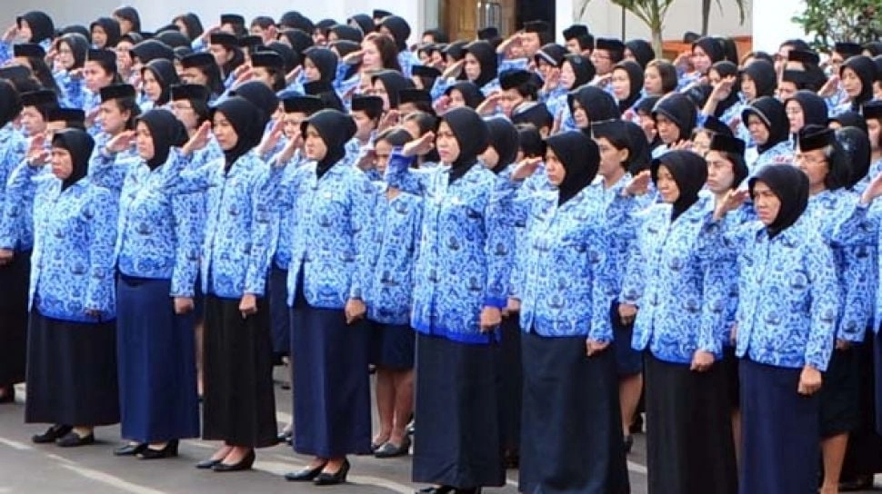 Kado Istimewa Jokowi yang Buat PNS Sumringah Tahun Ini, Gaji Naik Hingga Pemberian THR 100%