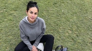 Nikita Mirzani Keciduk Ukur Baju dengan Desainer Didiet Maulana: Fitting Baju Kebaya Pengantin?