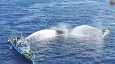 VIDEO Kapal China Guyur Kapal Filipina di Laut China Selatan, Pertama Kalinya Ada Personel Terluka