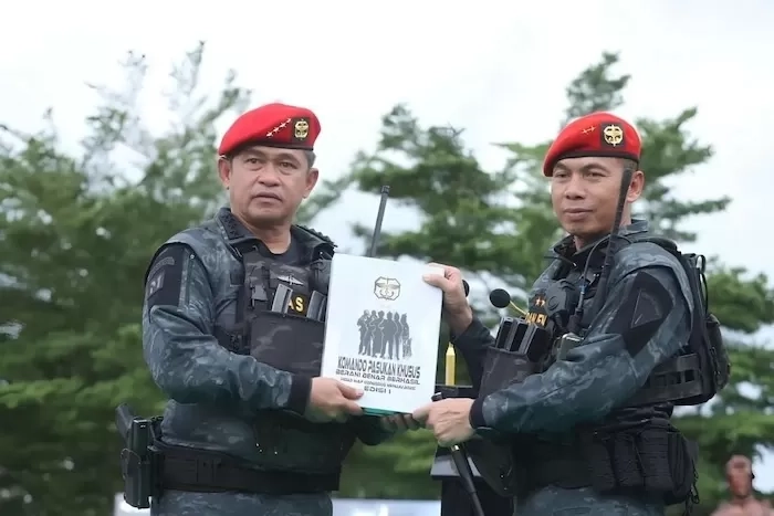 KSAD Maruli Diganjar Brevet Kehormatan Satgultor 81 Kopassus