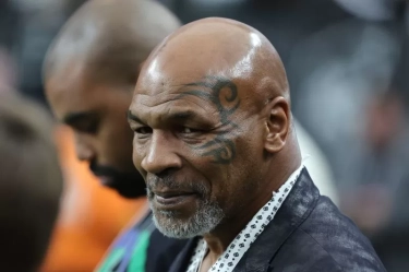 Mike Tyson Kembali Naik Ring untuk Duel Eksibisi Melawan Jake Paul