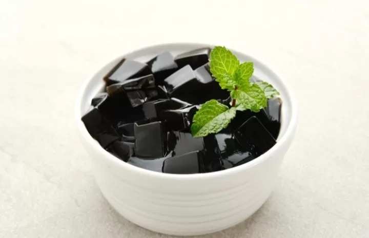Sering Hadir Saat Ramadhan, Ternyata Cincau Hitam Memiliki Banyak Manfaat Bagi Kesehatan, Simak!