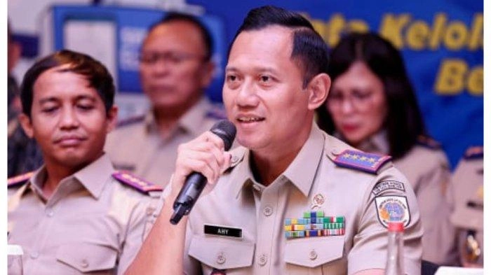 Cerita AHY Kaget Lihat Fotonya Berseragam Coklat dengan Bintang Empat di Pundak dan Tongkat Komando