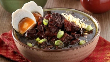 Dinobatkan sebagai Sup Terenak di Dunia, Seperti Apa Uniknya Rawon?