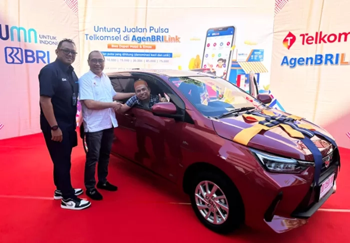 BRI Serahkan Hadiah Pemenang Program ''Untung Jualan Pulsa Telkomsel'' di AgenBRILink Periode 2023