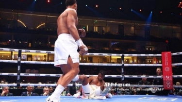 Anthony Joshua Pukul KO Mantan Juara UFC Francis Ngannou dengan Pukulan Tangan Kanan Ronde 2 di Arab
