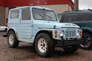 Sekarang Harganya Nyaris Setengah Miliar Rupiah, Suzuki Jimny Ternyata Sudah Empat Generasi, Simak Perjalanan Mobil Offroad Legendaris Ini