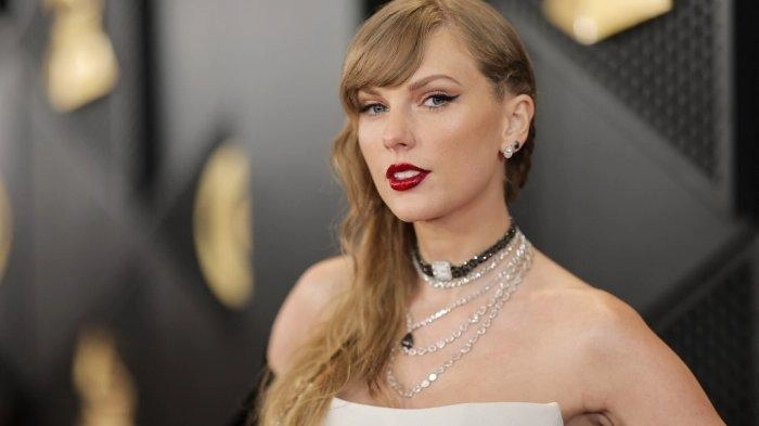 Lirik Lagu dan Terjemahan Say Don't Go - Taylor Swift: Why'd You Have To Lead Me On?