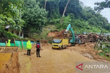 30 Warga Sumbar Meninggal Dunia Akibat Banjir dan Longsor