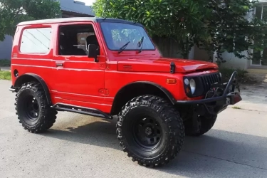 Tampang Ala Off-road Mirip-mirip, Ini Perbedaan Suzuki Jimny dan Daihatsu Taft