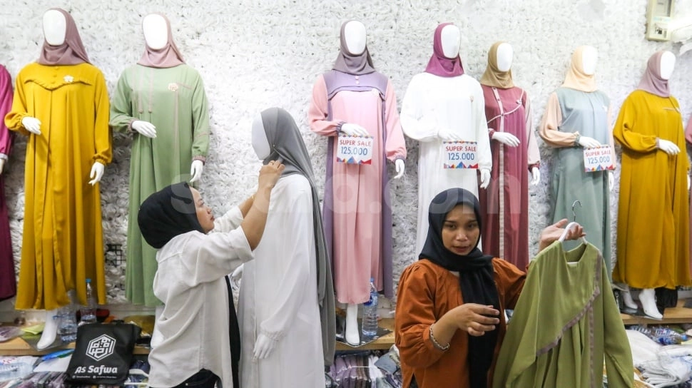 Ramadan di Depan Mata, Pasar Tanah Abang Banjir Pemburu Baju Lebaran