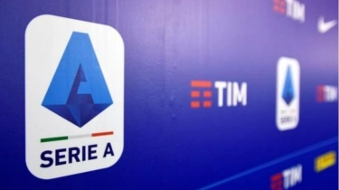 Tanduk Striker Verona Thomas Henry, Pelatih Lecce Roberto DAversa Dipecat