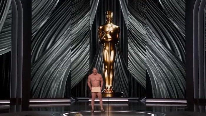 Aktor John Cena Bugil Hebohkan Panggung Oscar 2024