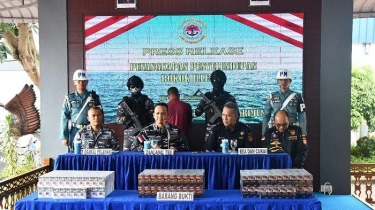 Sempat Kejar-kejaran, Lanal Tanjung Balai Karimun Gagalkan Penyelundupan Rokok di Perairan Danai