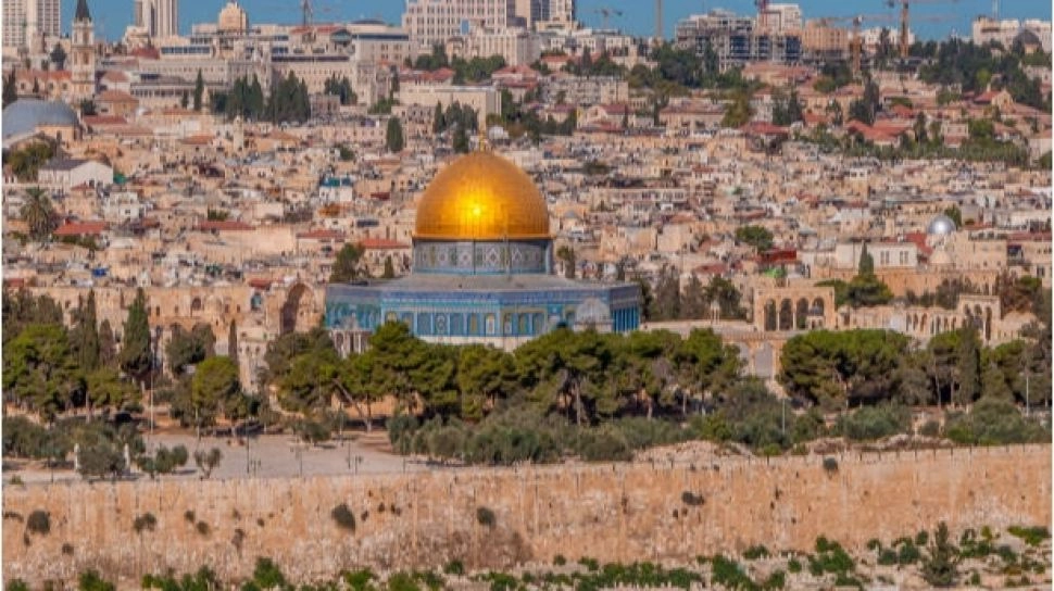 Meski Dilarang Israel, Puluhan Ribu Jemaah Palestina Salat Tarawih Di Masjid Al-Aqsa