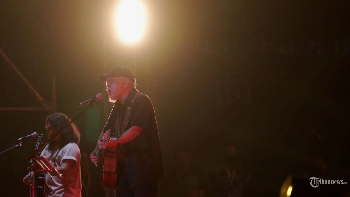 Chord Gitar Lagu Iwan Fals - Siang Seberang Istana, Kunci Gitar dari Em