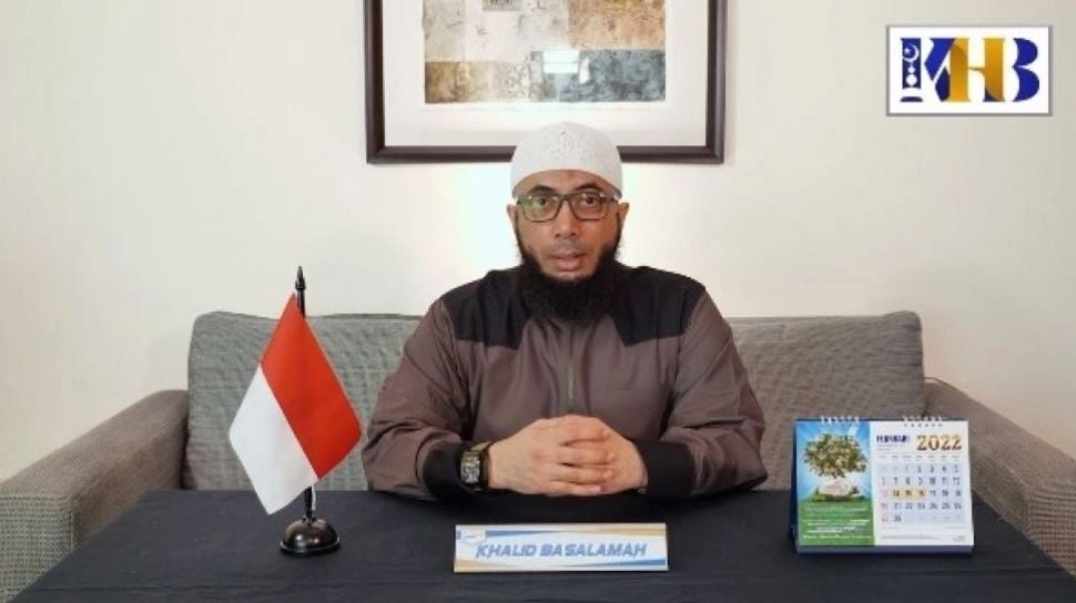 Dosa Nggak Sih Makan di Depan Orang Berpuasa? Ustaz Khalid Basalamah Kasih Peringatan Begini