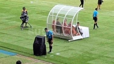 Gibran Soroti Uji Coba Penerapan VAR di Stadion Manahan, Justru Dapat Sindiran Tak Paham Bola