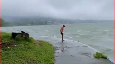 Kondisi Danau Bedugul Saat Cuaca Buruk Bikin Warganet Khawatir