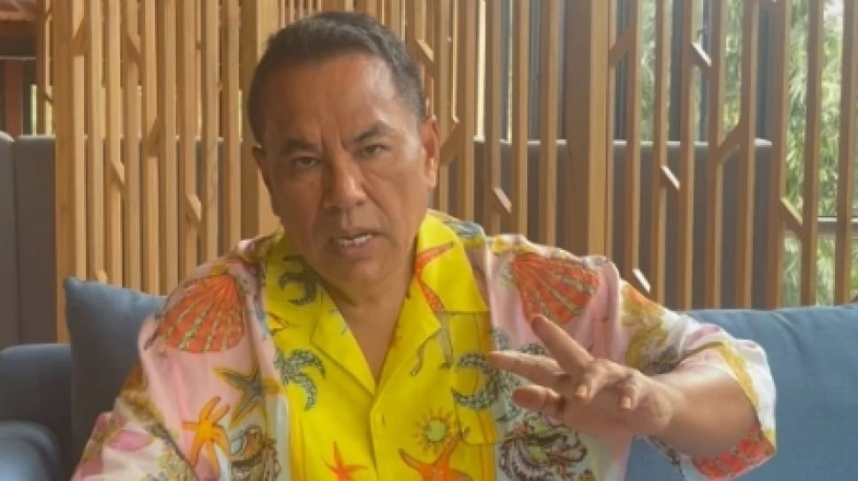 Nggak Kapok Dirujak Publik, Hotman Paris Ngotot Bela Aden Wong Sampai Bandingkan dengan Kurnia Meiga
