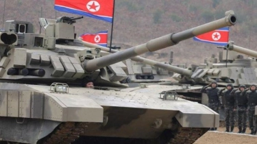 Kim Jong Un Pamer Kendarai Tank Tempur Saat Sidak Latihan Militer