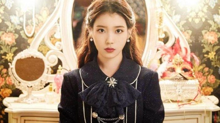 Lirik dan Terjemahan Lagu Celebrity - IU: You are My Celebrity