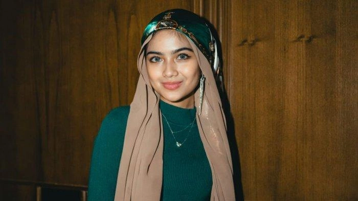 Tak Ada Tradisi Baju Seragam di Momen Lebaran Maira Muthma