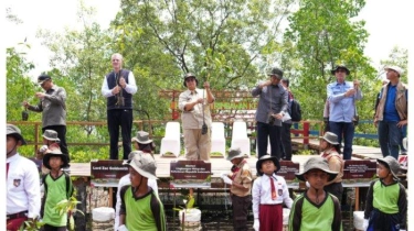 Turunkan Emisi Sektor Kehutanan, KLHK Gelar Penanaman Pohon Serentak