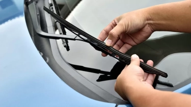 Bisa Dilakukan Sendiri, Ini Cara Pasang Wiper Mobil dengan Mudah