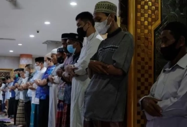 Hukum Orang yang Berpuasa Tapi Tidak Melaksanakan Sholat 5 Waktu