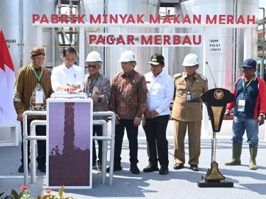 Jokowi Resmikan Pabrik Minyak Makan Merah, Anjurkan Masyarakat untuk Memakainya