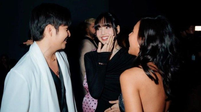 Angga Yunanda dan Shenina Cinnamon Pamer Foto Bareng Lisa BLACKPINK hingga Mingyu