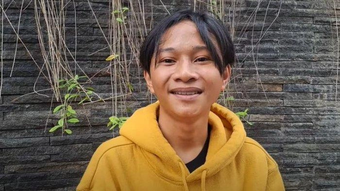 Berkat Viral dan Dapat Banyak Tawaran, Fajar Sadboy Senang Bisa Berangkatkan Orang Tua Umrah