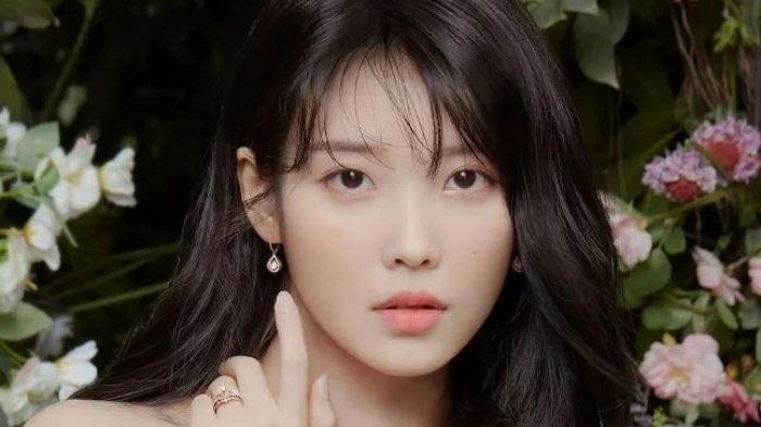 Lirik dan Terjemahan Lagu Blueming - IU: I Feel Bloom
