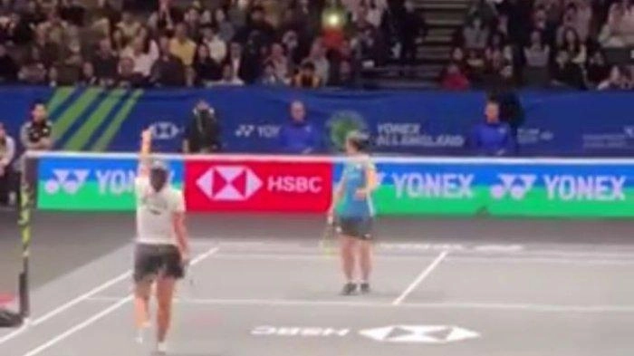Sambil Menangis Tersedu, Gregoria Ungkap Insiden Flash Penonton Saat Takluk dari Akane Yamaguchi