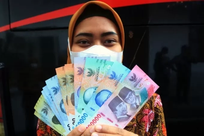 Selain PNS dan TNI/Polri, Pejabat Berikut Juga Terima THR dan Gaji Ke-13