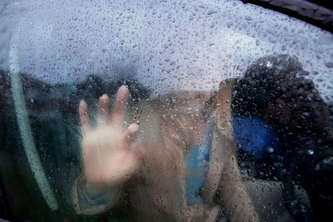 5 Cara Atasi Kaca Mobil Berkabut saat Berkendara, Tak Usah Panik!