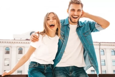 7 Tanda Anda dan Pasangan Masih Jatuh Cinta Satu Sama Lain, Intip Adakah Daftar Berikut dalam Hubunganmu