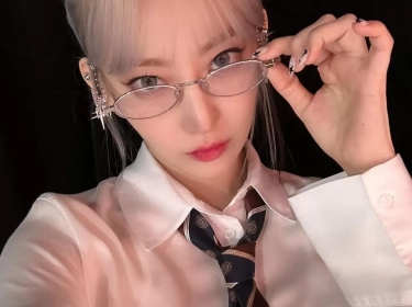 Mengenal Istilah Geek Chic, Tren Fashion Style Terbaru yang Tengah Populer di Kalangan Para Idol K-Pop