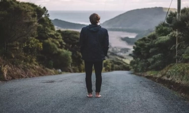 Pahami 8 Sifat Kontradiktif Pria INFJ yang Membuatnya Berbeda dari Stereotip Pria Biasanya