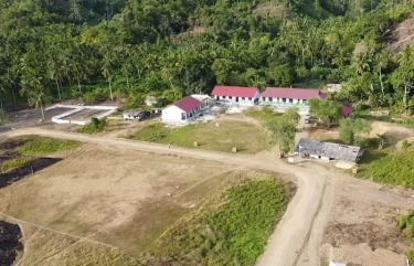 Perusahaan Sawit Halsel Buka Akses Jalan untuk Pelajar ke Sekolah