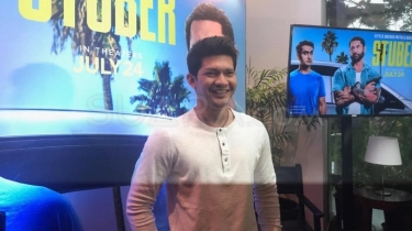 Dibayar Miliaran di Hollywood, Santainya Iko Uwais Makan di Piring Hadiah Deterjen Jadi Omongan