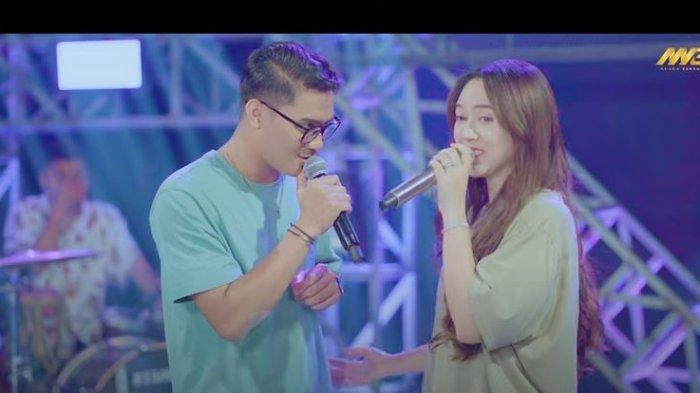 Chord Gitar Manot - Happy Asmara feat. Gilga Sahid: Aku Sayang Kowe, tapi Kowe Sayang Dek e