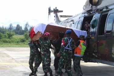 Kontak Tembak dengan KKB di Puncak Jaya, Prajurit TNI-AL Gugur